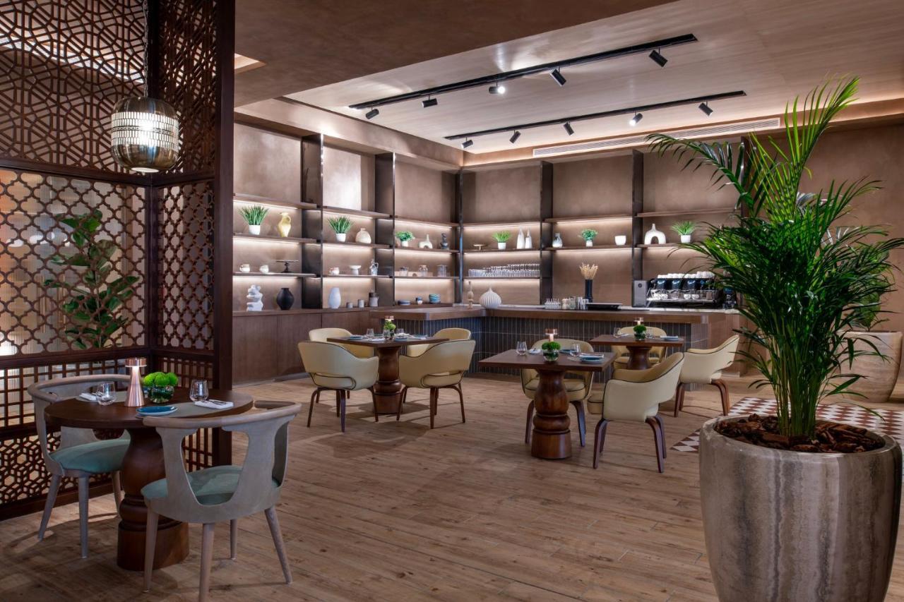 Abesq Doha Hotel And Residences, An Ihg Hotel المظهر الخارجي الصورة The interior of the restaurant