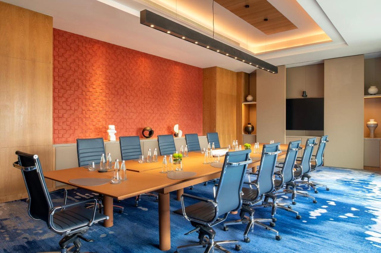Abesq Doha Hotel And Residences, An Ihg Hotel المظهر الخارجي الصورة Meeting room