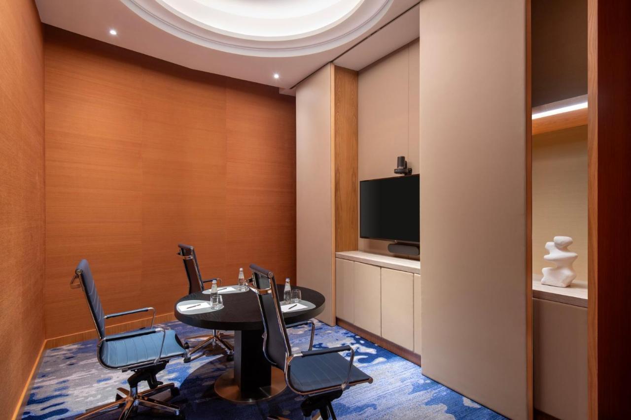 Abesq Doha Hotel And Residences, An Ihg Hotel المظهر الخارجي الصورة A meeting room at the hotel