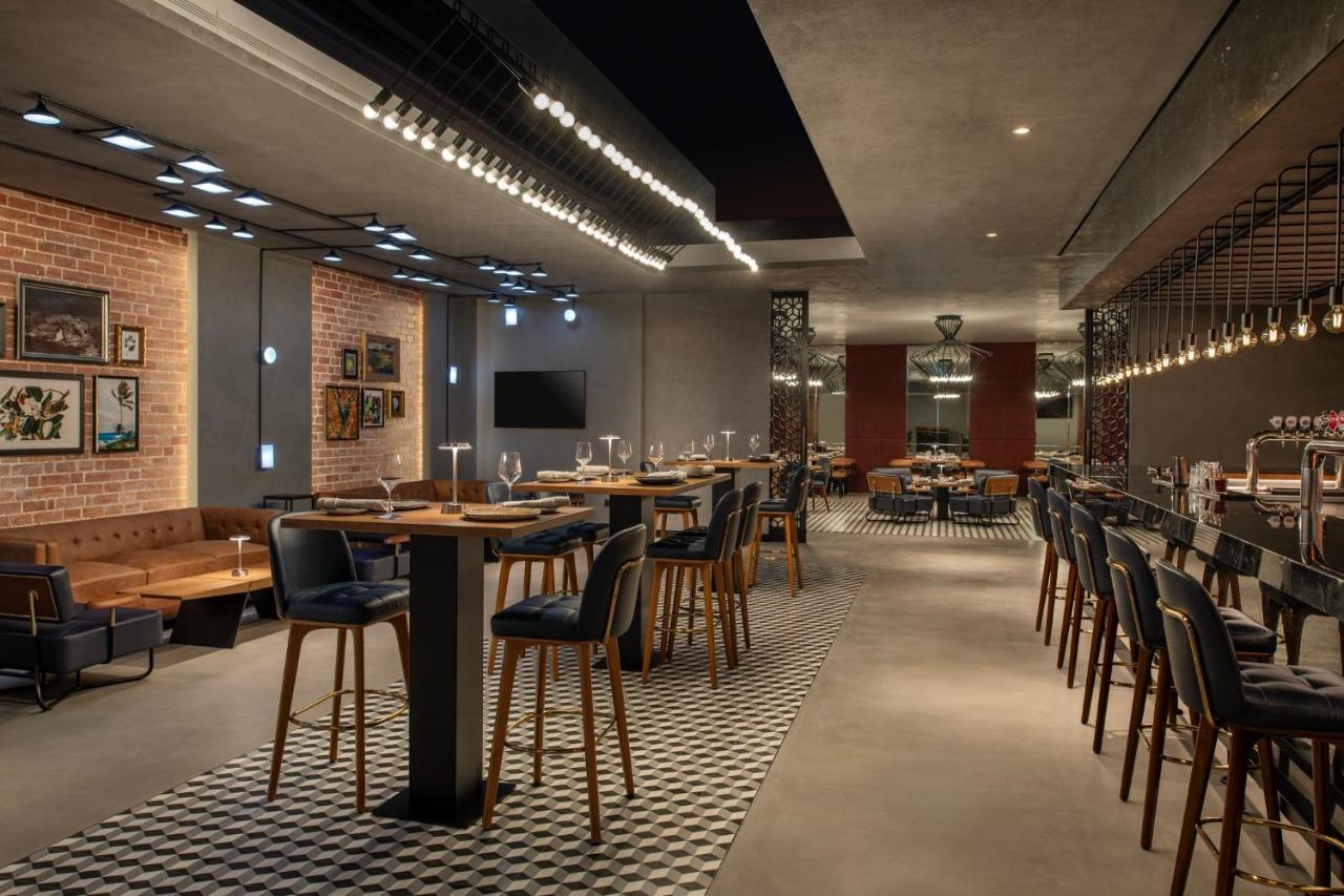Abesq Doha Hotel And Residences, An Ihg Hotel المظهر الخارجي الصورة The interior of the lounge