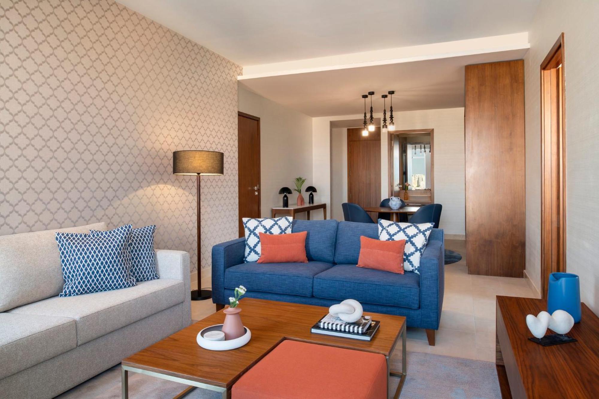 Abesq Doha Hotel And Residences, An Ihg Hotel المظهر الخارجي الصورة A living room at the hotel