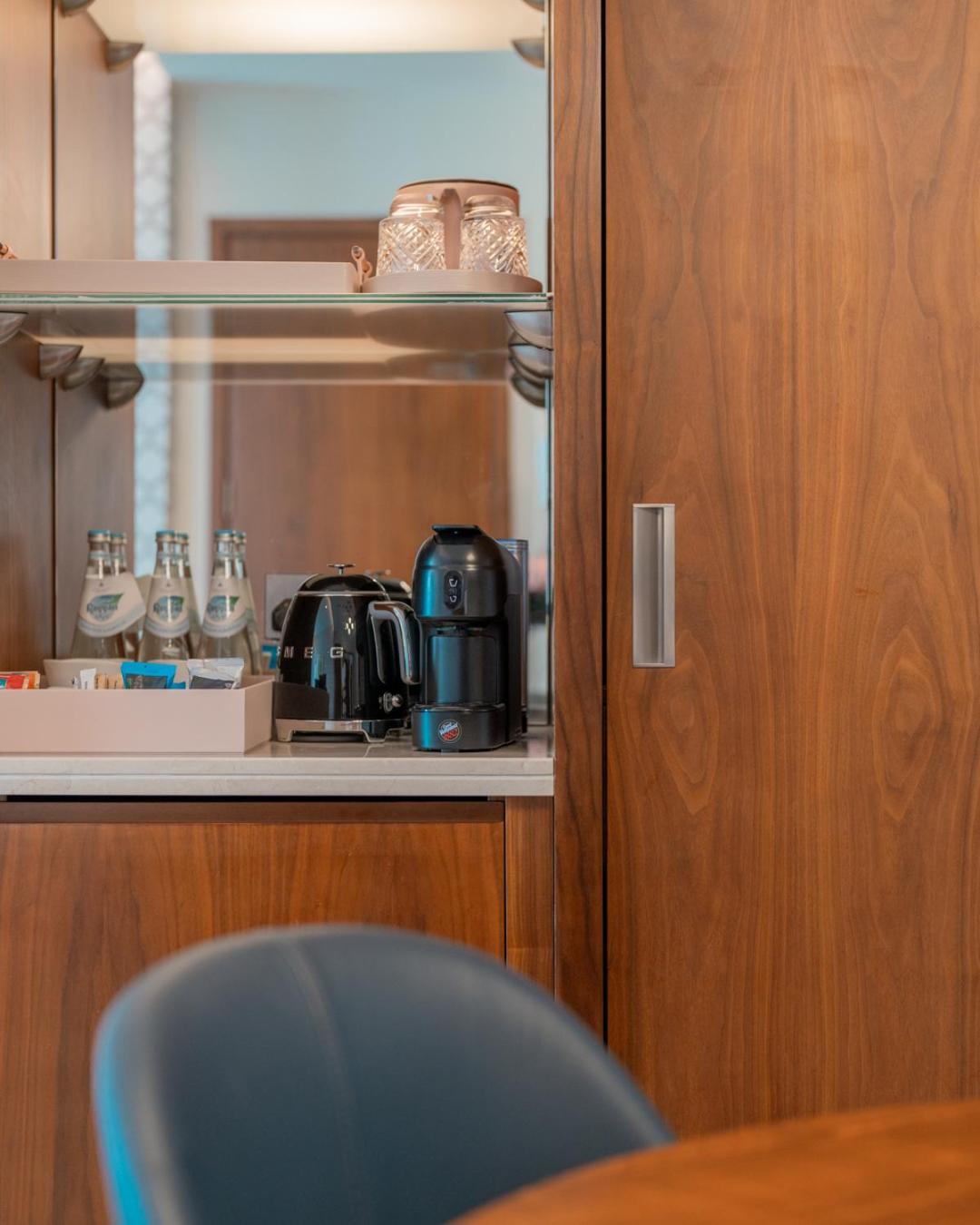 Abesq Doha Hotel And Residences, An Ihg Hotel المظهر الخارجي الصورة A Nespresso machine on board a plane