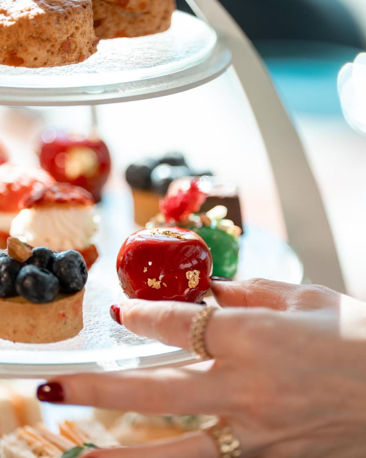 Abesq Doha Hotel And Residences, An Ihg Hotel المظهر الخارجي الصورة Petit fours