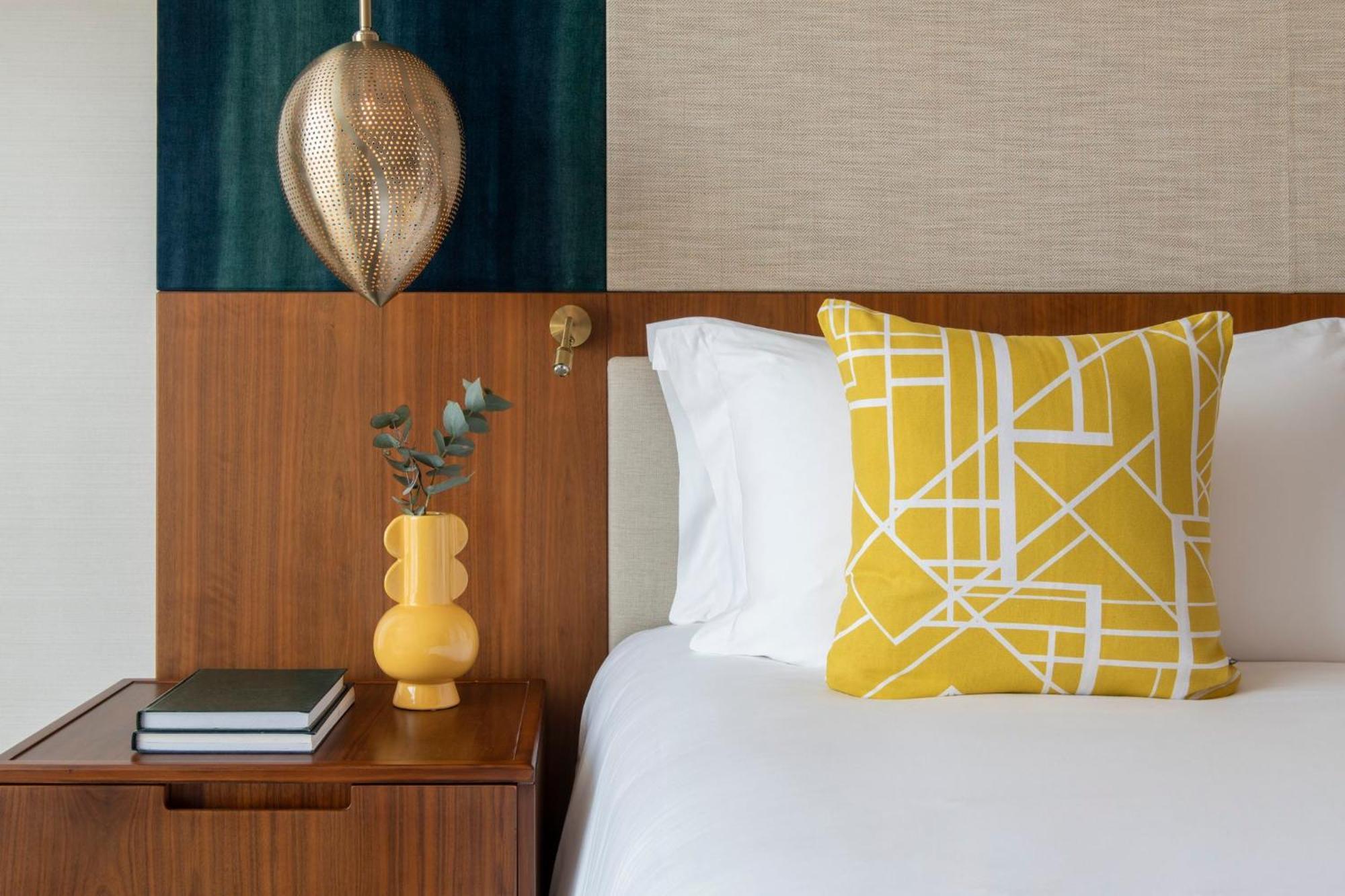 Abesq Doha Hotel And Residences, An Ihg Hotel المظهر الخارجي الصورة A bedroom at the Standard East Village