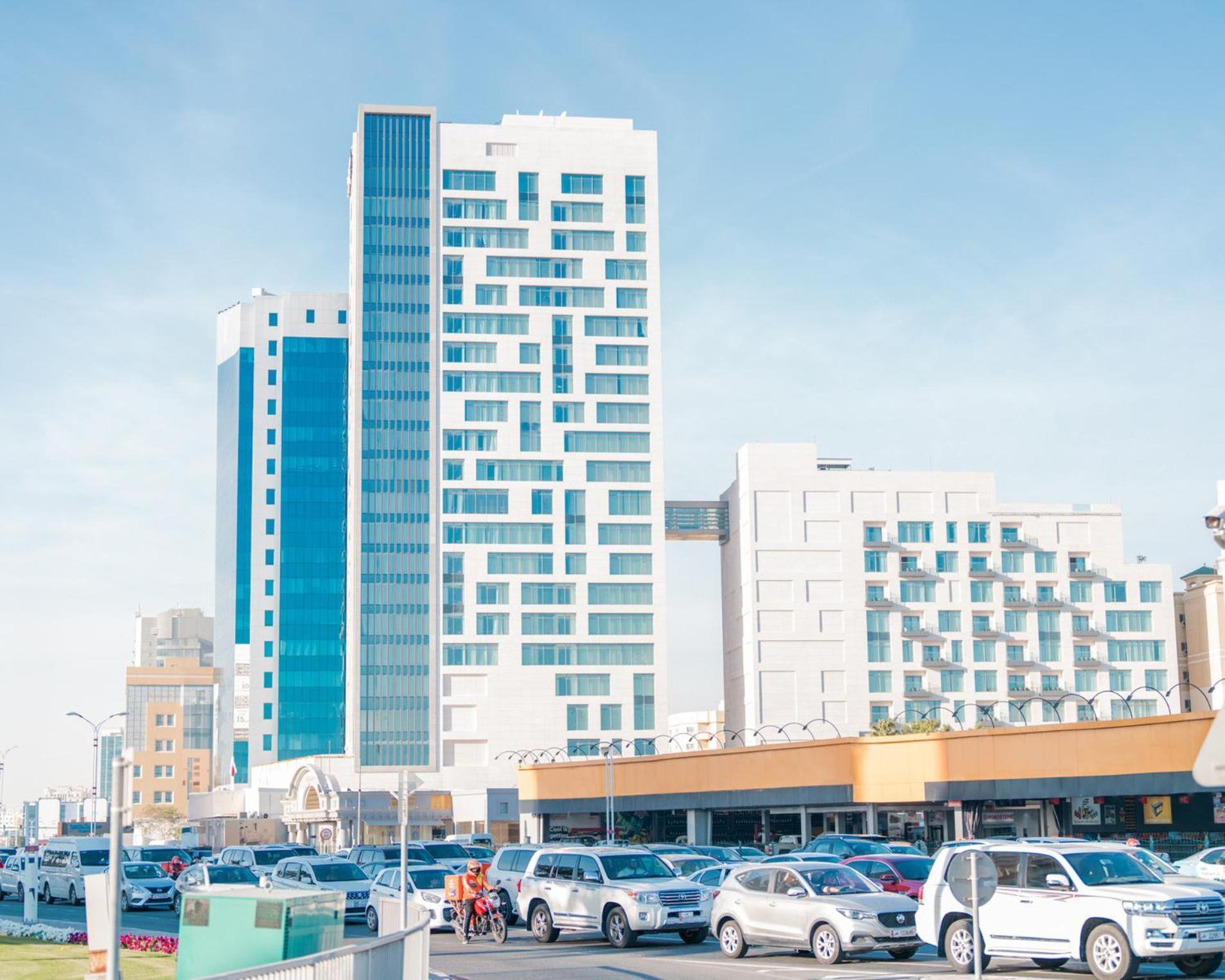 Abesq Doha Hotel And Residences, An Ihg Hotel المظهر الخارجي الصورة Al-Emarat Hospital